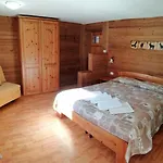 Paradisia Hotel *