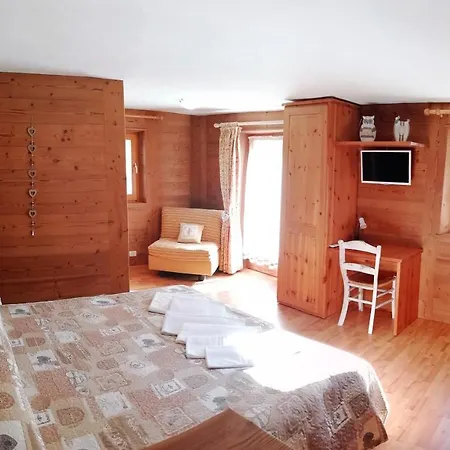Paradisia Hotel *